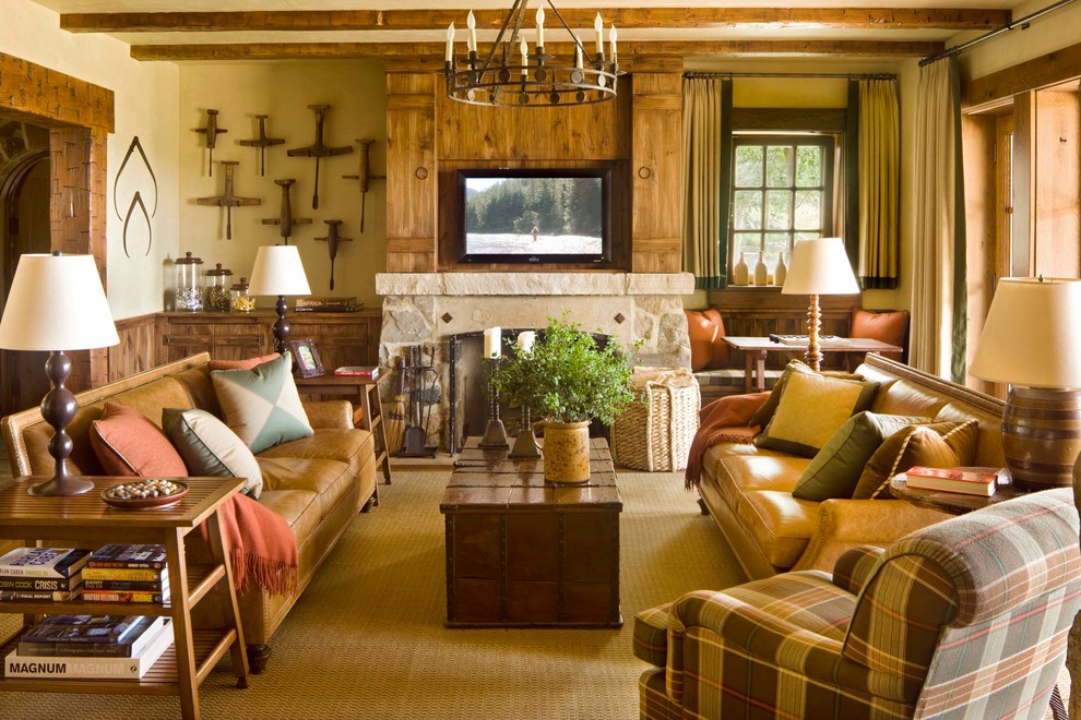 Diseño de sala de estar con biblioteca cerrada rural con paredes beige, moqueta, todas las chimeneas y televisor colgado en la pared