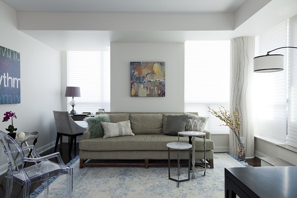 Mittelgroßes, Fernseherloses, Abgetrenntes Modernes Wohnzimmer ohne Kamin mit Teppichboden, Hausbar und weißer Wandfarbe in Toronto