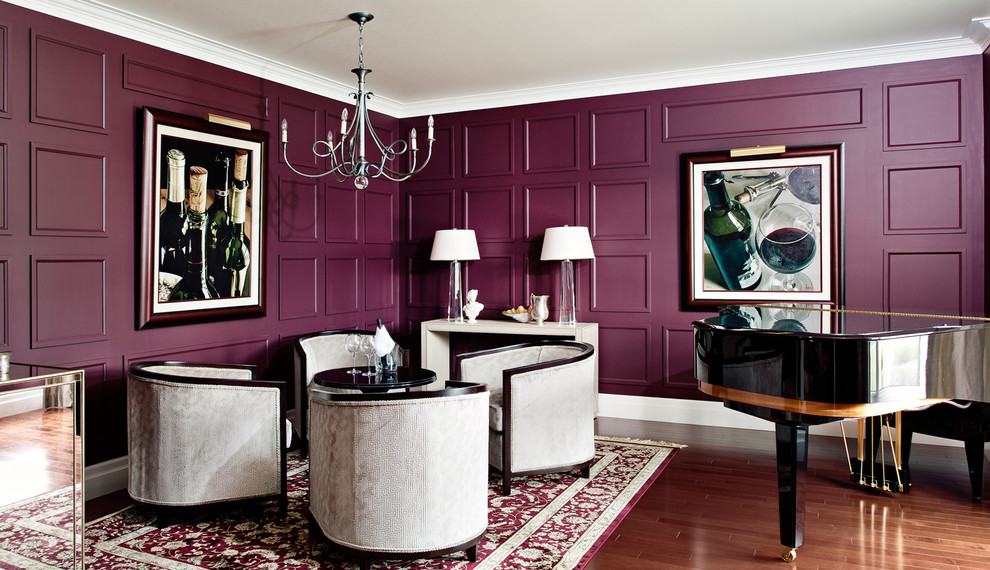 Exemple d'une salle de séjour tendance avec une salle de musique, un mur violet, aucun téléviseur et éclairage.