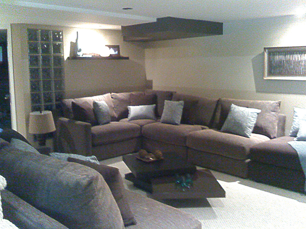 Family room - contemporary family room idea in Montreal