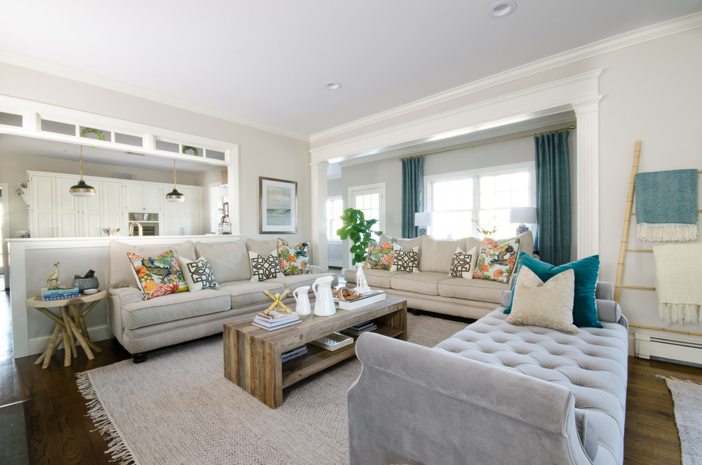 Ejemplo de sala de estar abierta contemporánea extra grande sin chimenea con paredes grises y suelo de madera en tonos medios