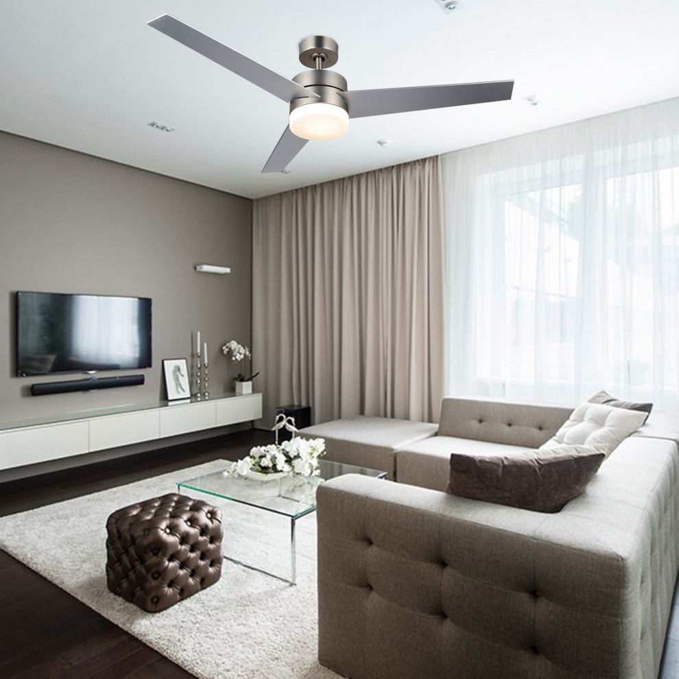 Свежая идея для дизайна: гостиная комната среднего размера в стиле модернизм с серыми стенами, полом из винила, телевизором на стене и коричневым полом - отличное фото интерьера