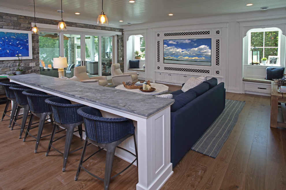 Foto di un soggiorno stile marino di medie dimensioni con pareti blu, parquet chiaro e nessun camino