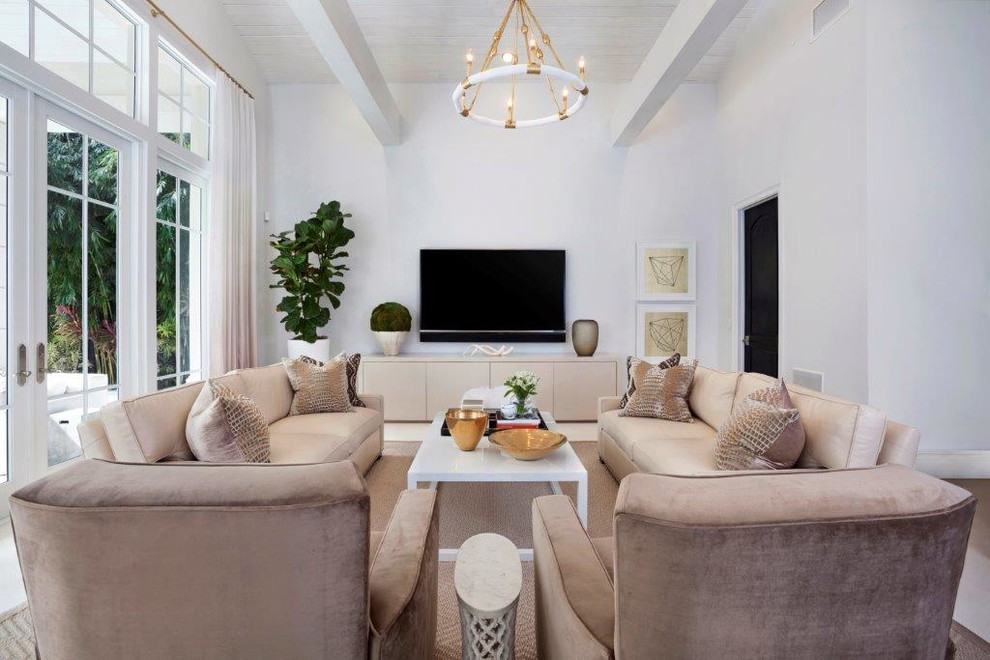 Diseño de sala de estar abierta contemporánea de tamaño medio sin chimenea con paredes blancas y televisor colgado en la pared