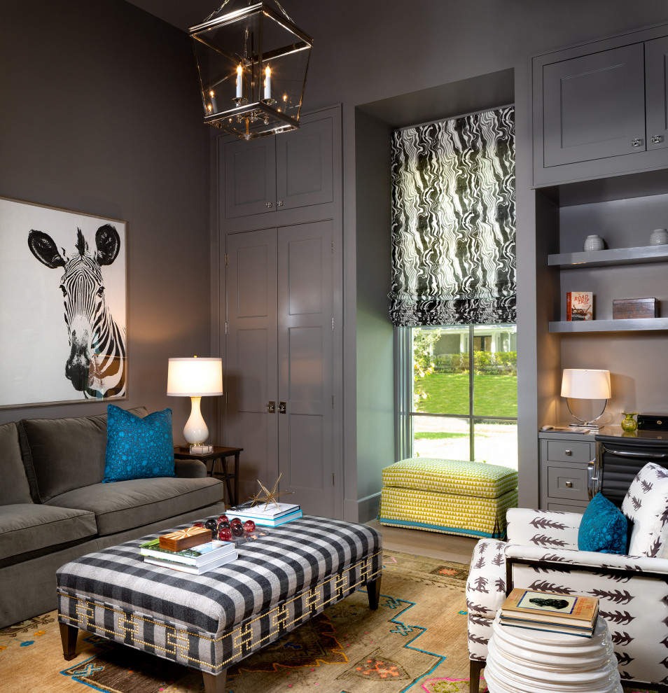 На фото: гостиная комната в стиле неоклассика (современная классика) с серыми стенами без камина, телевизора с