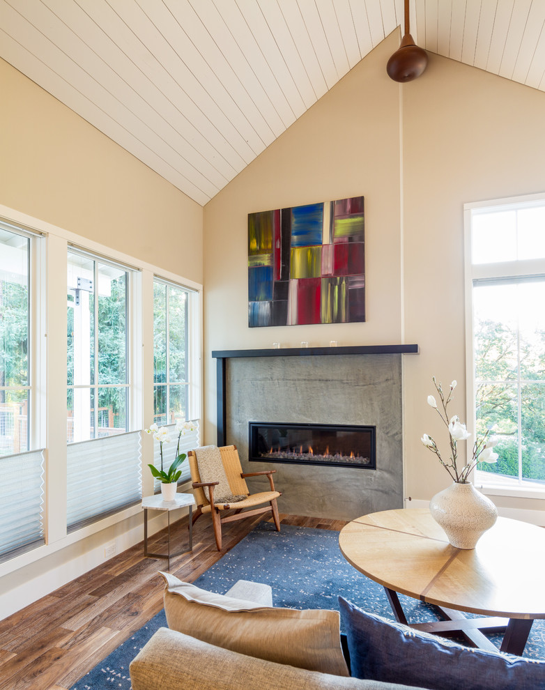 Foto de sala de estar campestre con paredes beige, suelo de madera en tonos medios, chimenea lineal, marco de chimenea de hormigón y suelo marrón