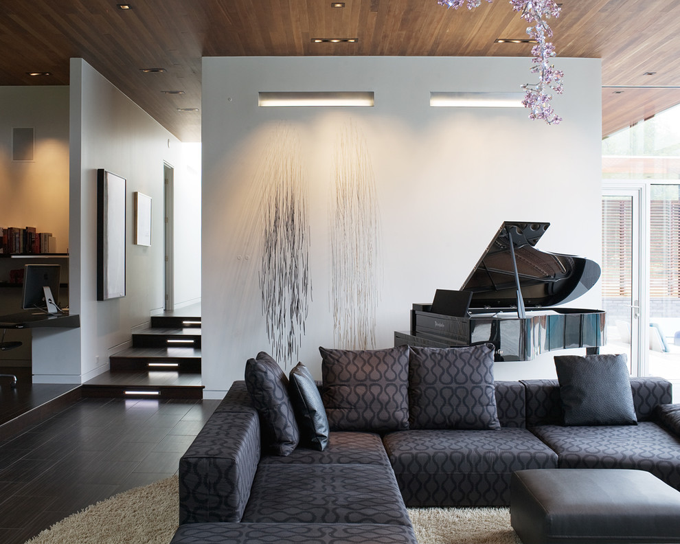 Пример оригинального дизайна: открытая гостиная комната в современном стиле с музыкальной комнатой