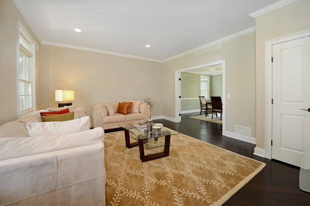 Immagine di un soggiorno minimal con pareti beige