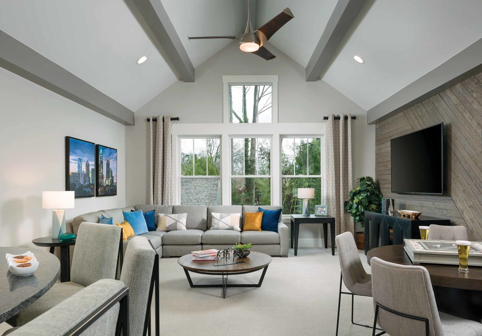 Esempio di un grande soggiorno american style aperto con sala giochi, pareti grigie, pavimento in mattoni, TV a parete e pavimento grigio