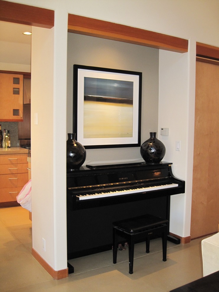 Decorating the Upright Piano niche Asian Family Room San