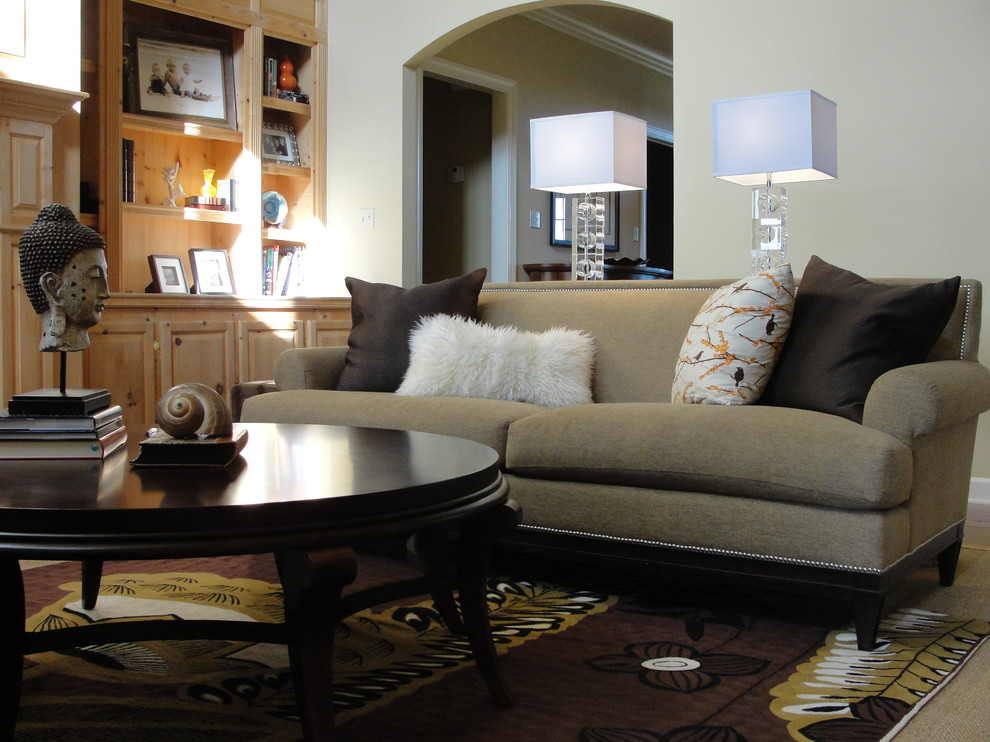 Example of an eclectic family room design in Chicago with beige walls