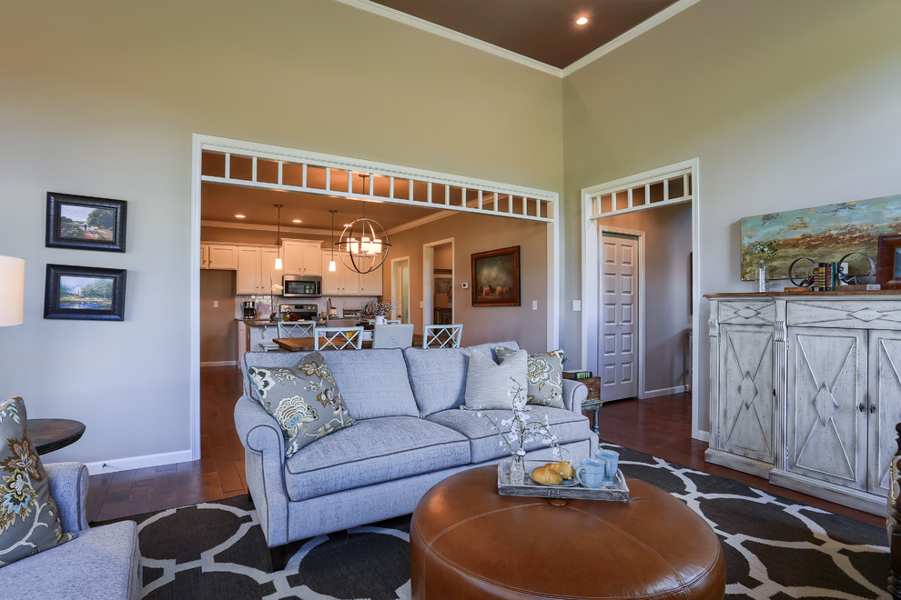 Ejemplo de sala de estar abierta clásica renovada grande sin chimenea y televisor con paredes beige, suelo de madera en tonos medios y suelo marrón