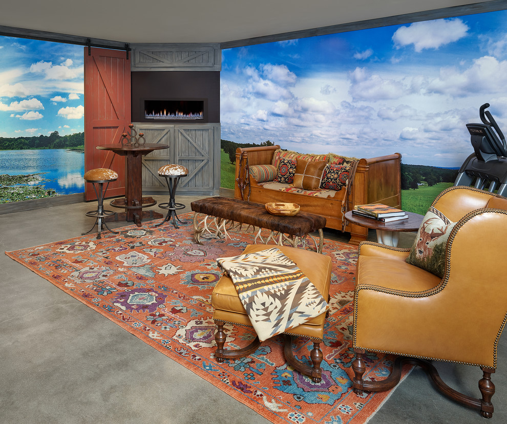 Пример оригинального дизайна: изолированная комната для игр среднего размера в стиле фьюжн с синими стенами, бетонным полом, горизонтальным камином, фасадом камина из металла, телевизором на стене и серым полом