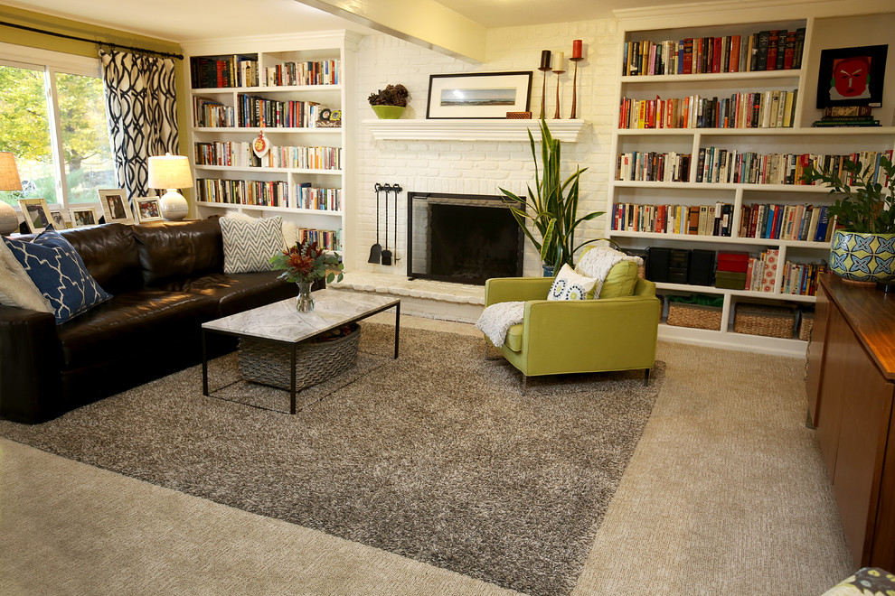 Diseño de sala de estar retro con alfombra