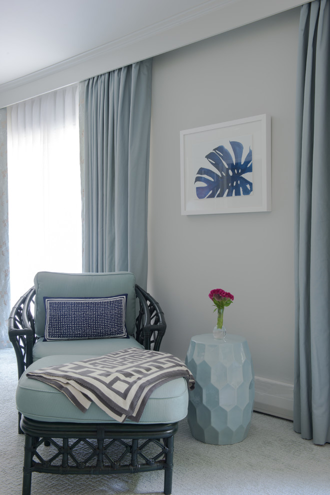 Foto di un soggiorno classico con pareti grigie, moquette e parete attrezzata