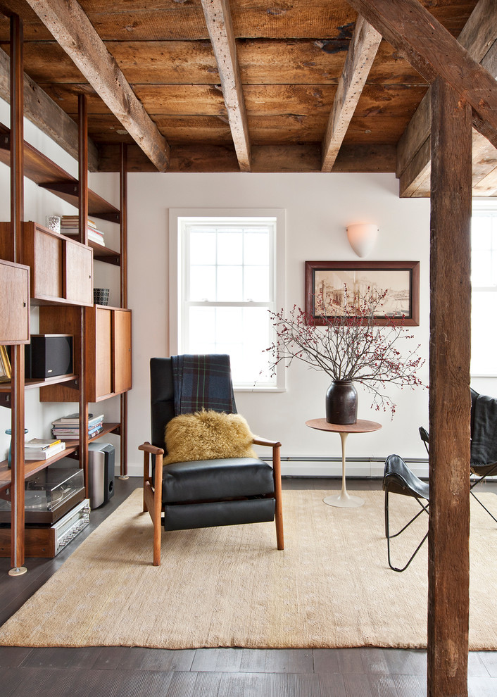 Diseño de sala de estar abierta rústica de tamaño medio sin televisor con paredes blancas