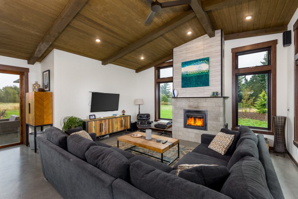 Mountain style family room photo in Portland
