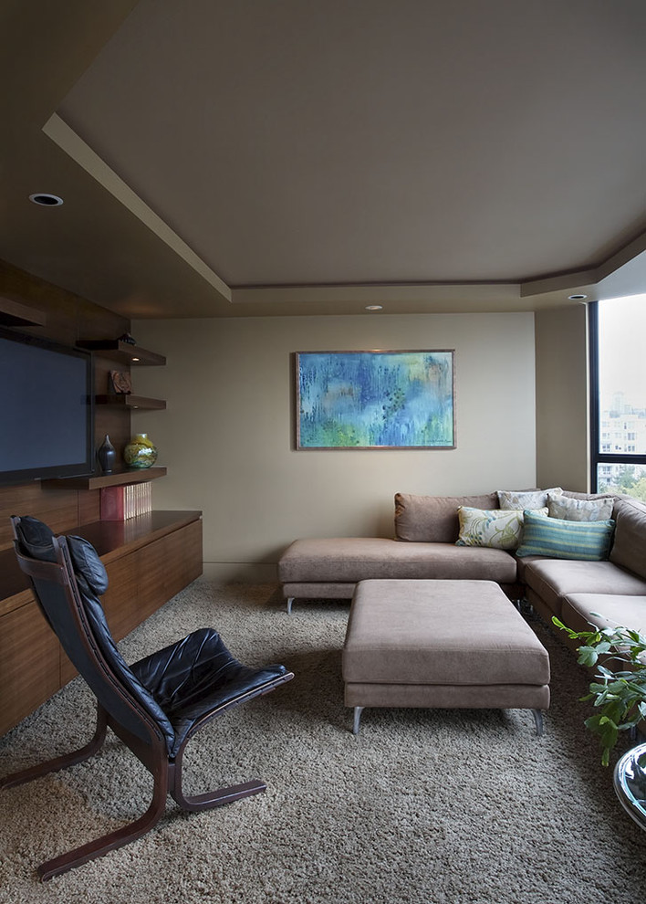 Modelo de sala de estar cerrada contemporánea con televisor colgado en la pared y alfombra