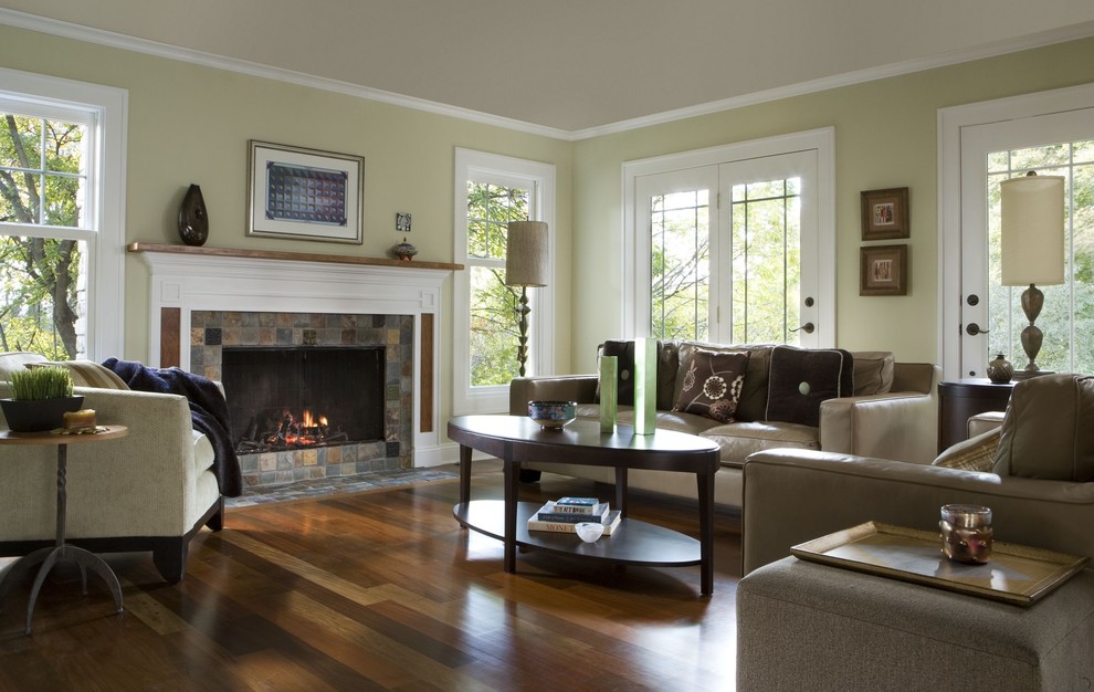 Ejemplo de sala de estar contemporánea sin televisor con paredes beige, suelo de madera en tonos medios, todas las chimeneas y suelo marrón