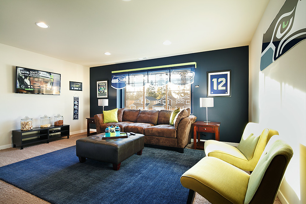 На фото: большая изолированная комната для игр в современном стиле с синими стенами, ковровым покрытием и телевизором на стене без камина