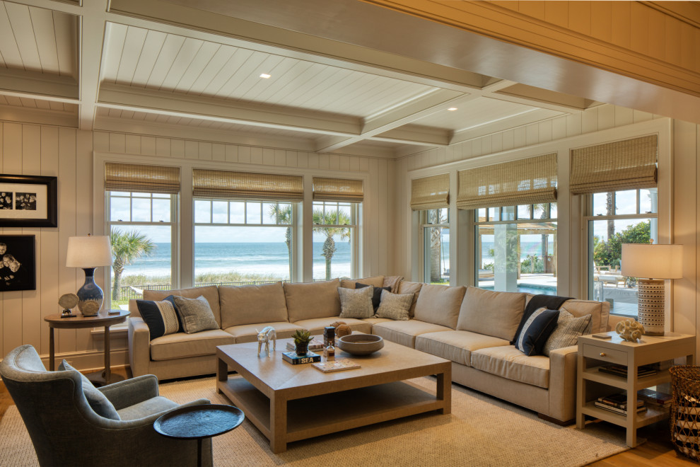 На фото: гостиная комната в морском стиле с белыми стенами, кессонным потолком, деревянными стенами и светлым паркетным полом с