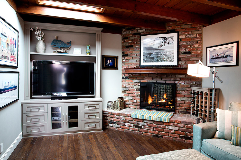 Example of a mid-sized classic family room design in Los Angeles
