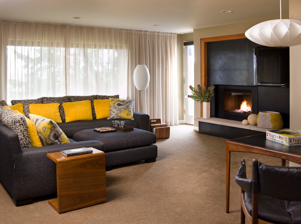 Modelo de sala de estar retro con moqueta, todas las chimeneas, marco de chimenea de metal, pared multimedia y alfombra
