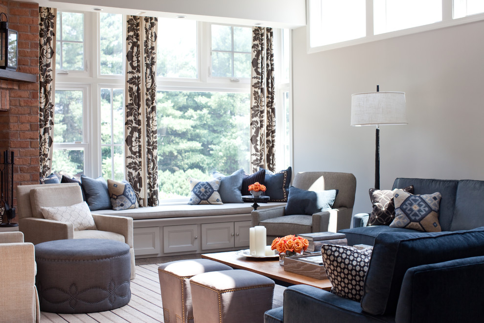 Idee per un soggiorno tradizionale con pareti beige e tappeto