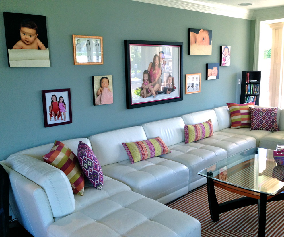 Elegant family room photo in Miami