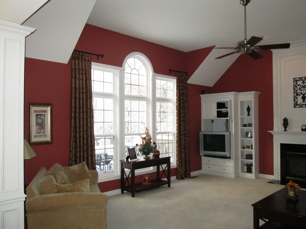 Example of a classic family room design in Cincinnati
