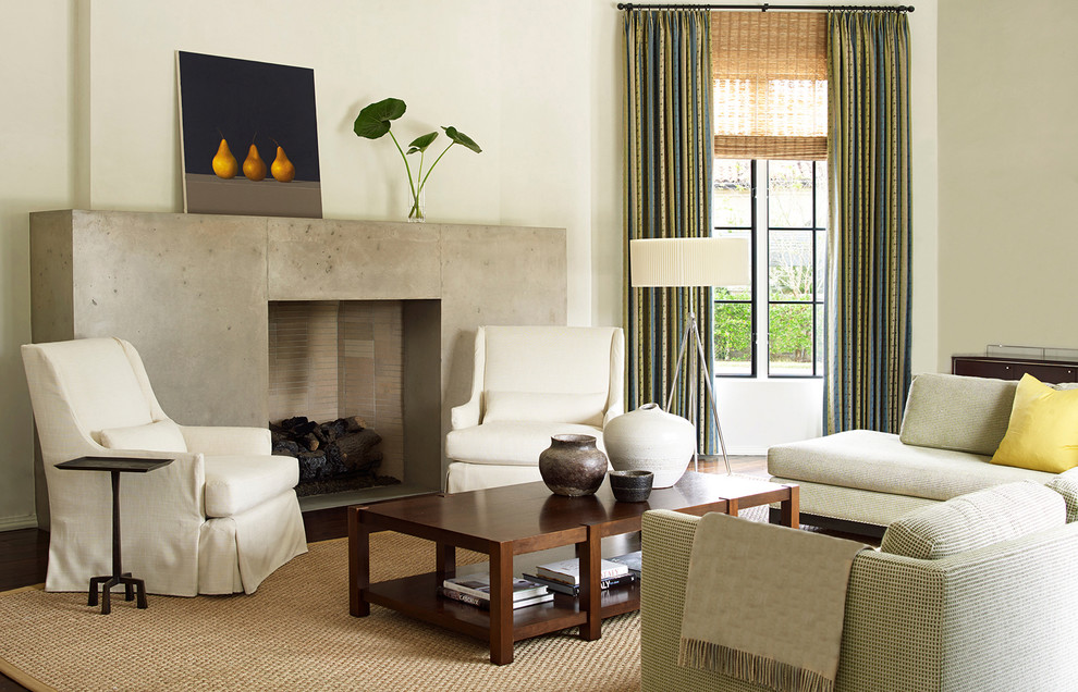 Inspiration pour une très grande salle de séjour minimaliste ouverte avec un mur blanc, parquet foncé, une cheminée standard, un manteau de cheminée en béton, un téléviseur fixé au mur et un sol marron.