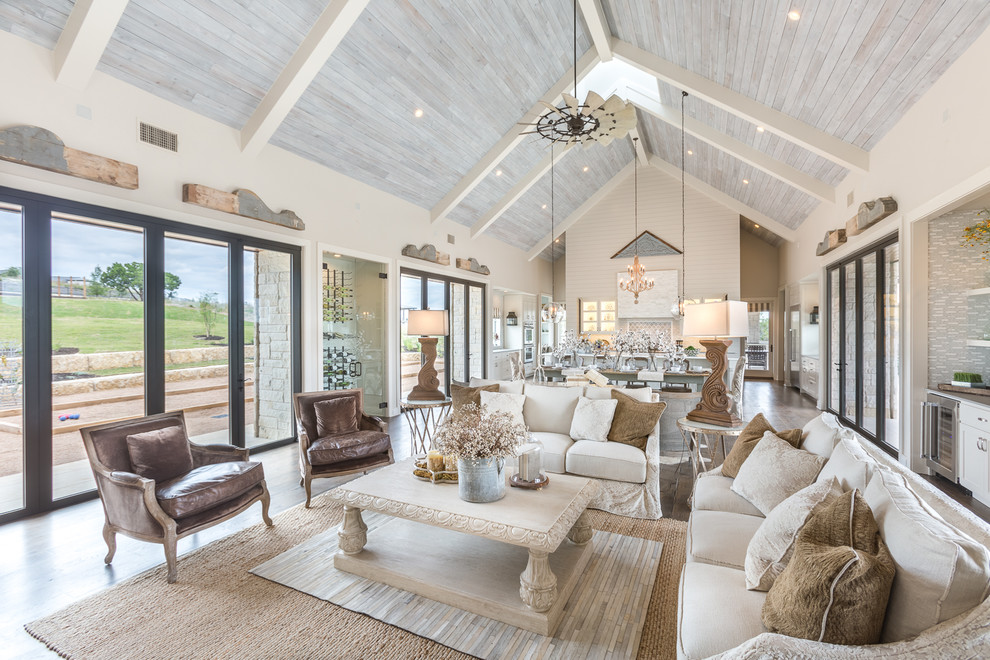 Diseño de sala de estar de estilo de casa de campo con alfombra
