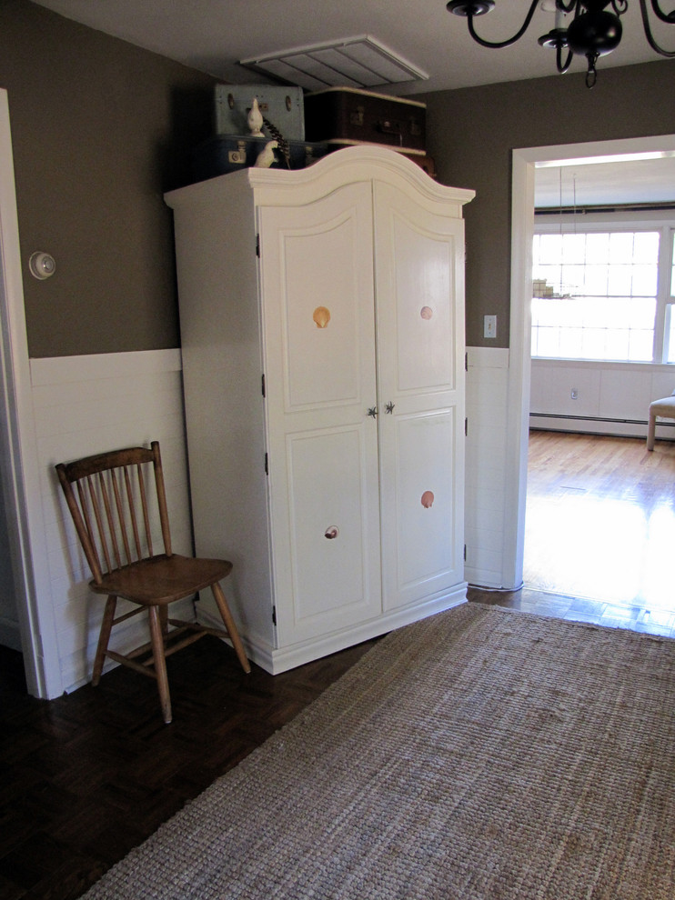 Family room - farmhouse family room idea in Philadelphia