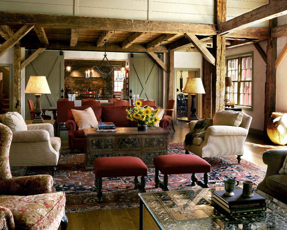 Ejemplo de sala de estar de estilo de casa de campo extra grande sin televisor con paredes blancas y suelo de madera en tonos medios