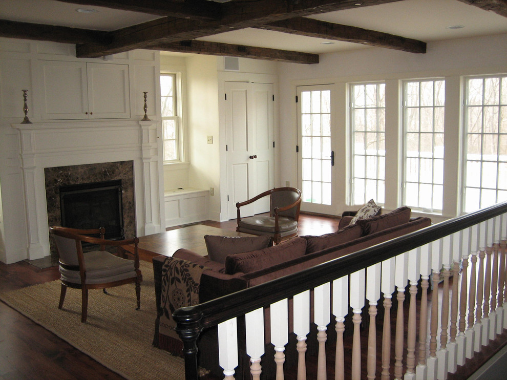 Example of a cottage family room design in Wilmington