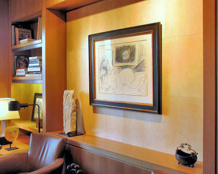 Immagine di un grande soggiorno moderno con pareti beige e parquet chiaro