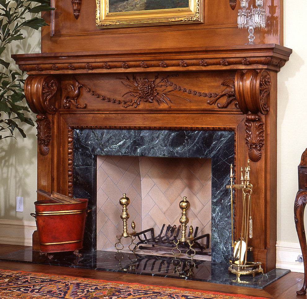 Idée de décoration pour une grande salle de séjour tradition avec un mur beige, une cheminée standard et un manteau de cheminée en bois.
