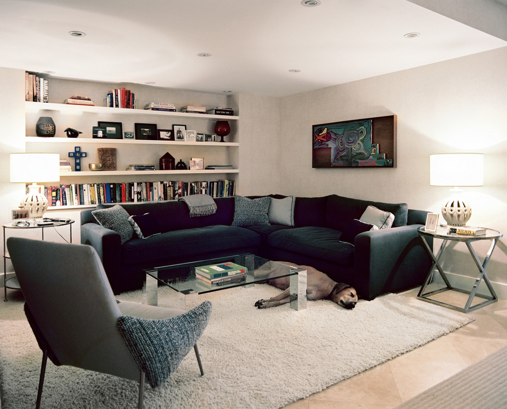 Esempio di un soggiorno moderno di medie dimensioni e chiuso con pareti bianche, pavimento in gres porcellanato, nessun camino e TV a parete