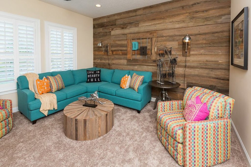 Esempio di un soggiorno minimal con pareti beige, moquette e tappeto