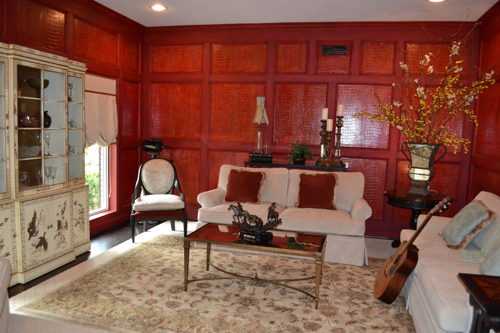 На фото: открытая гостиная комната среднего размера в классическом стиле с музыкальной комнатой, красными стенами и паркетным полом среднего тона без телевизора с