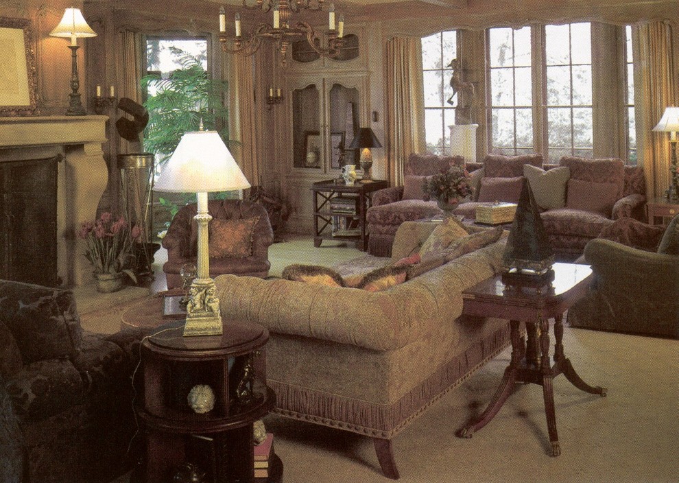 Example of a classic family room design in Milwaukee