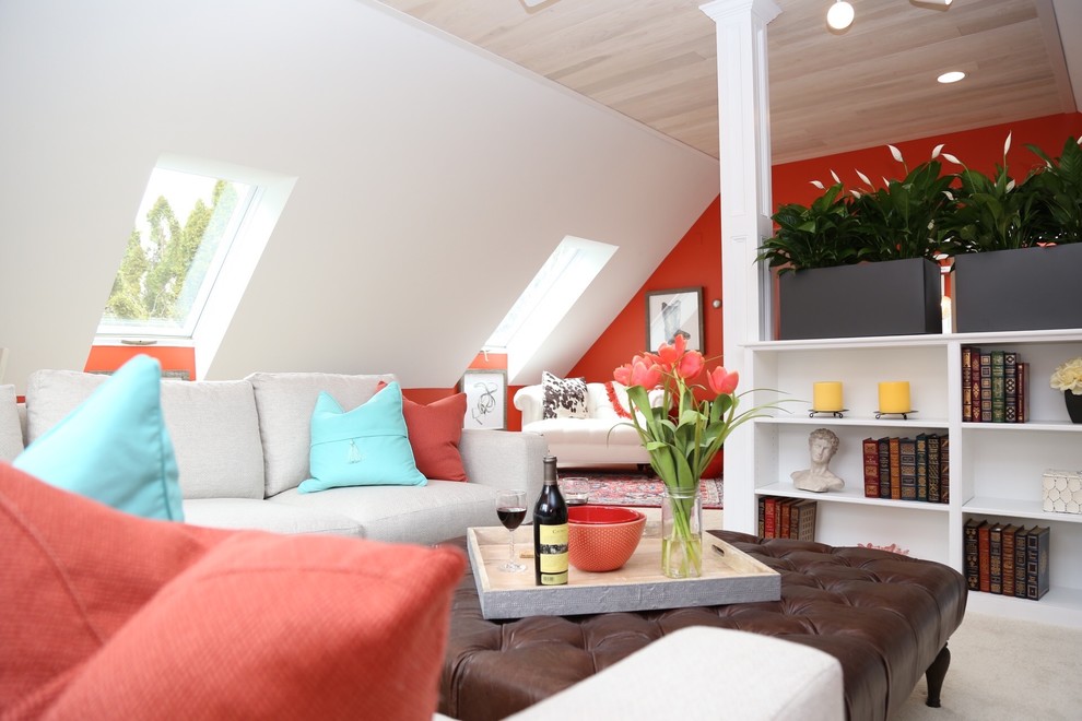 Diseño de sala de estar clásica de tamaño medio sin chimenea con paredes rojas, moqueta, televisor independiente y suelo beige