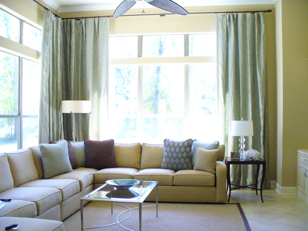 Immagine di un soggiorno contemporaneo con tappeto