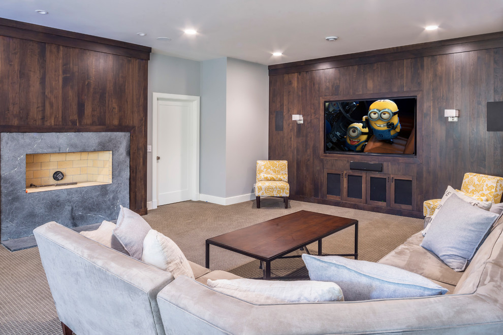 На фото: большая изолированная гостиная комната в стиле рустика с разноцветными стенами, ковровым покрытием, стандартным камином, фасадом камина из бетона, мультимедийным центром и коричневым полом