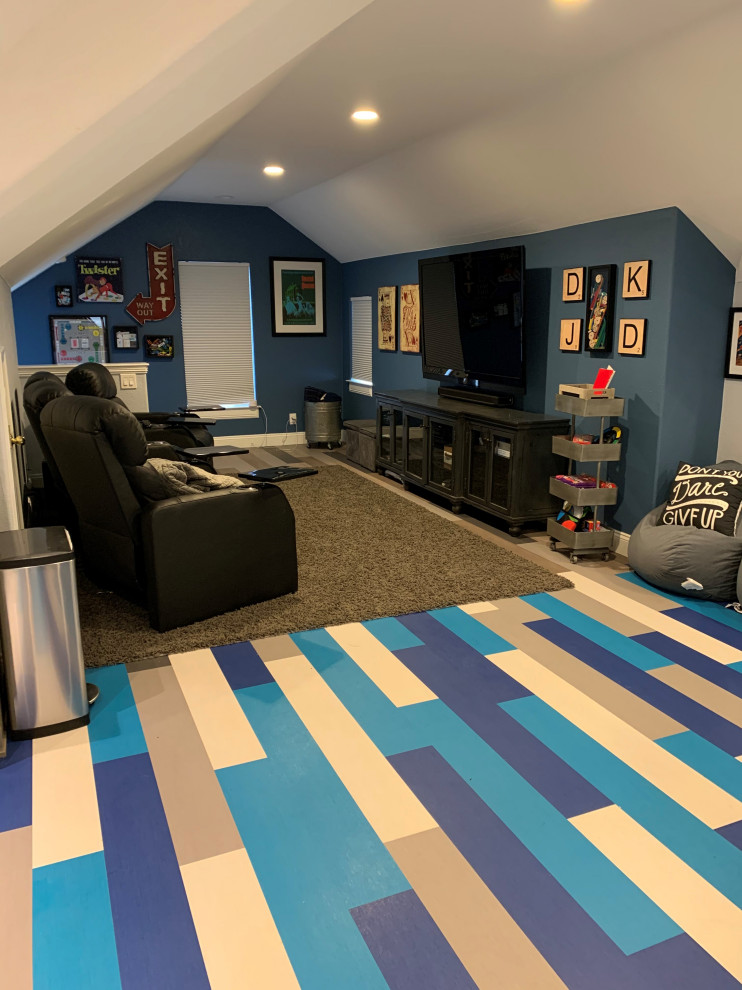 Идея дизайна: изолированная комната для игр среднего размера в стиле неоклассика (современная классика) с синими стенами, полом из винила и синим полом