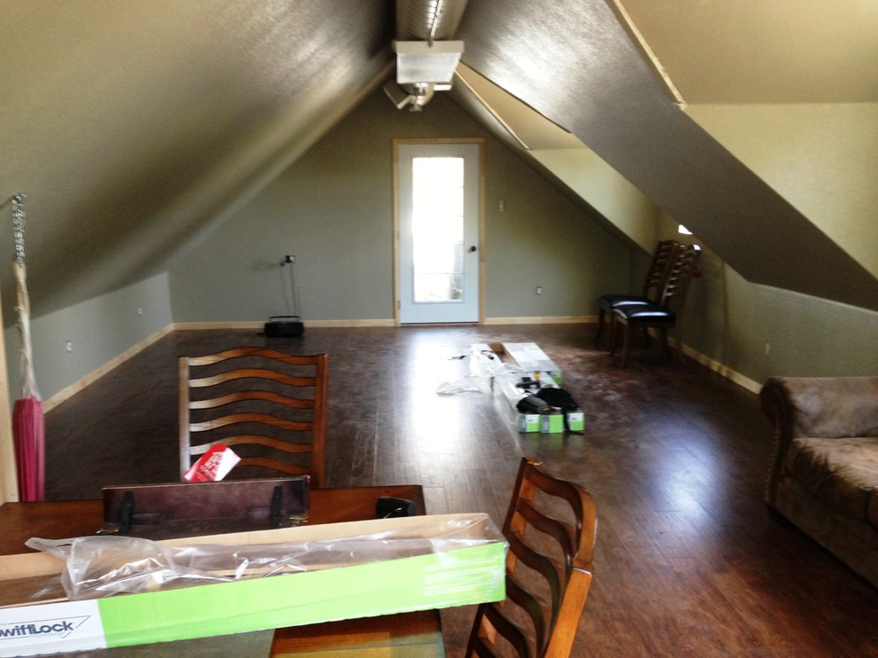 Garage, apartment and loft Mineral Wells Traditional Family Room