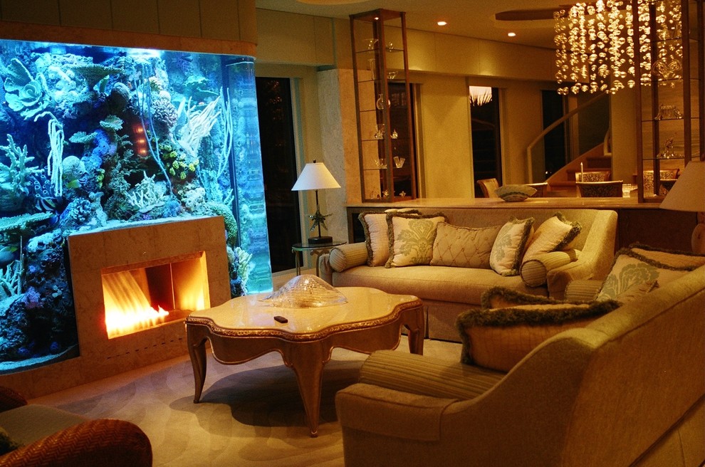 На фото: гостиная комната в морском стиле
