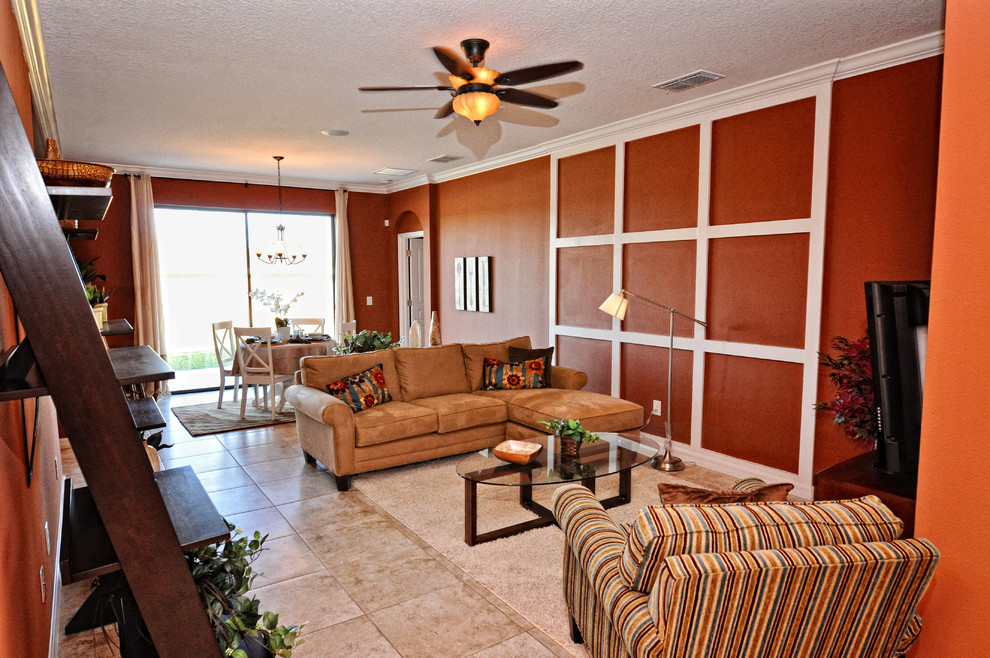 Foto di un soggiorno chic di medie dimensioni e aperto con pareti arancioni, pavimento con piastrelle in ceramica e nessun camino