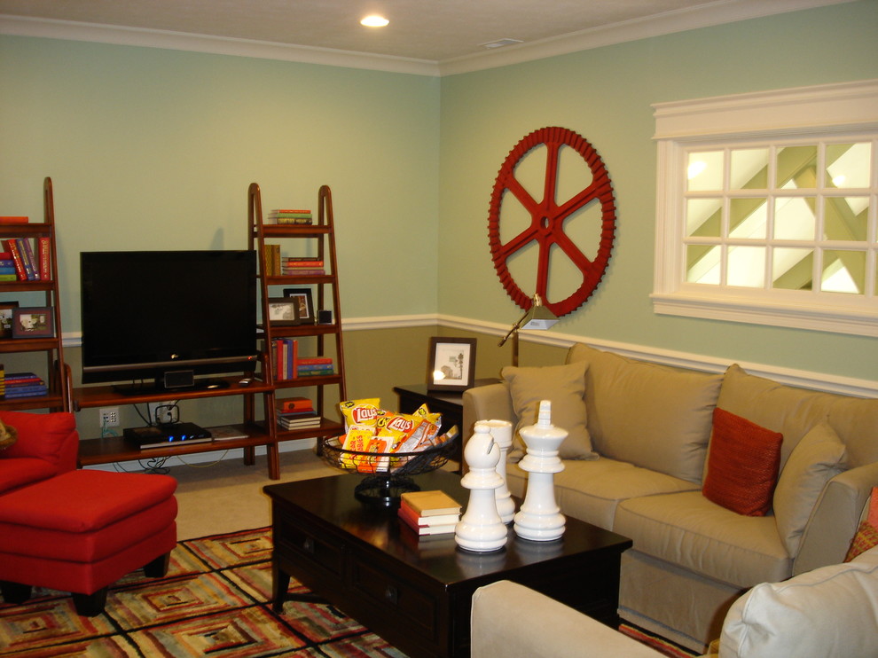 Cette photo montre une grande salle de séjour mansardée ou avec mezzanine chic avec salle de jeu, un mur bleu et un téléviseur indépendant.