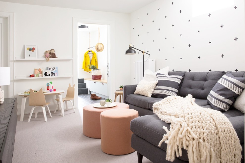Idee per un piccolo soggiorno contemporaneo aperto con pareti bianche, moquette e pavimento grigio
